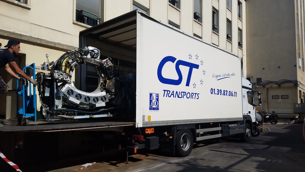 LOADING IN PARIS - PARIS FRANCE DISCOVERY 690